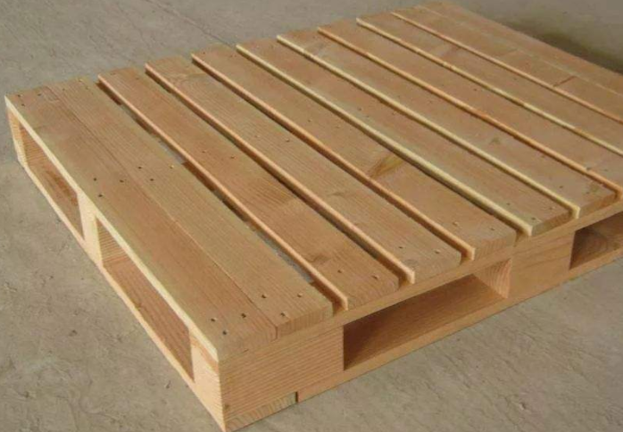 免熏蒸木托盤有哪些優(yōu)勢？企業(yè)在選托盤時為何更青睞于它？